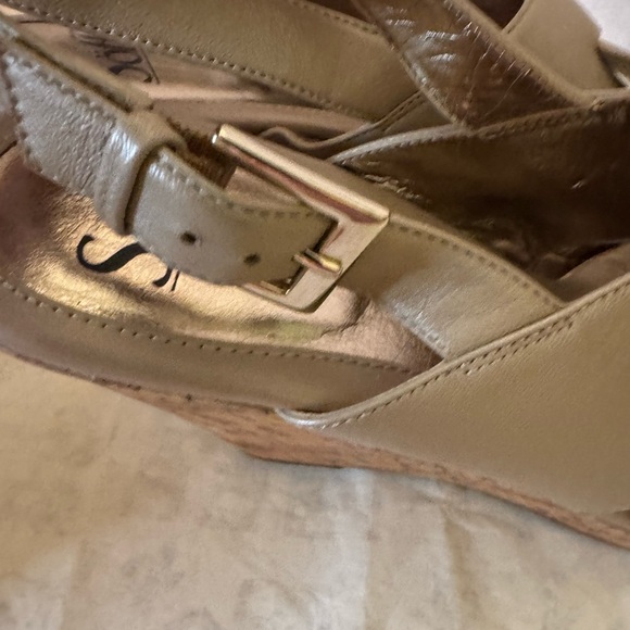 NWOT Beautiful Elegant Glam Summer Fun Women’s Size 11 Gold Wedges by SOFFT - Picture 12 of 15